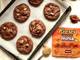 peanut butter cookies with reese's peanut butter cups