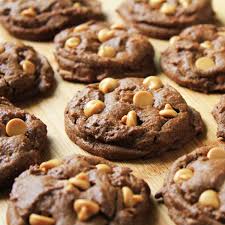 Deliciously Crunchy Peanut Butter Chocolate Chip Cookies Recipe
