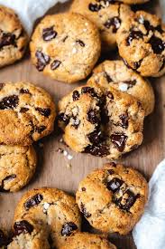 vegan almond chocolate chip cookies