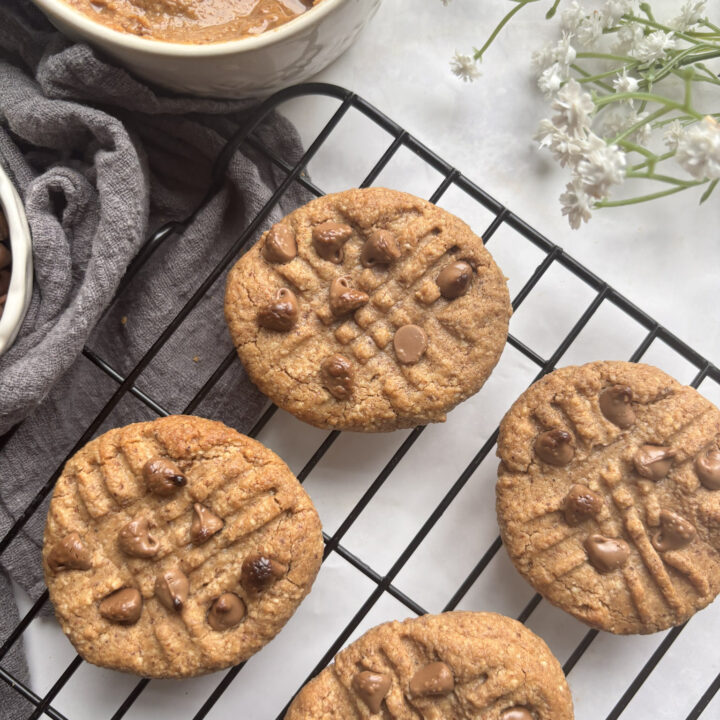 Scrumptious Almond Butter and Date Cookies: A Healthy and Delicious Treat