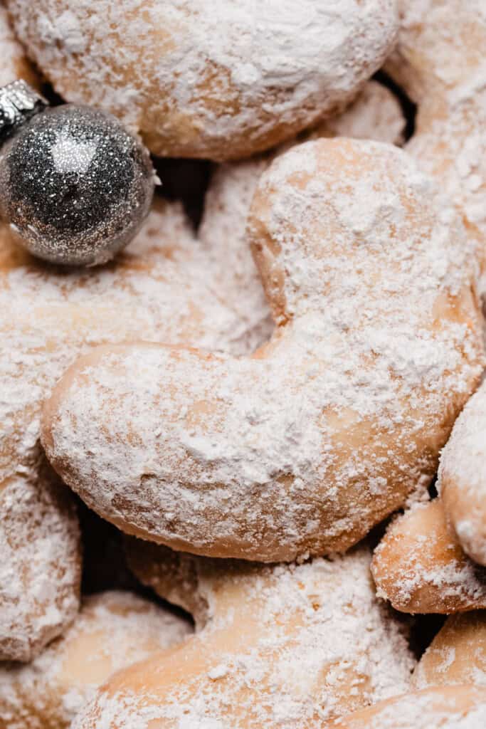 Delightful Almond Crescent Cookies: A Perfect Treat for Any Occasion