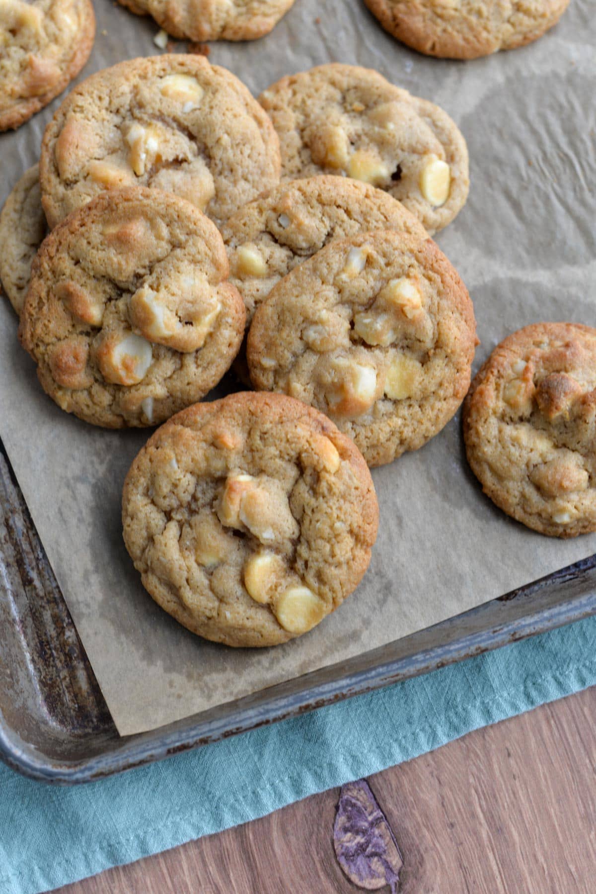 white chocolate chip mac nut cookies
