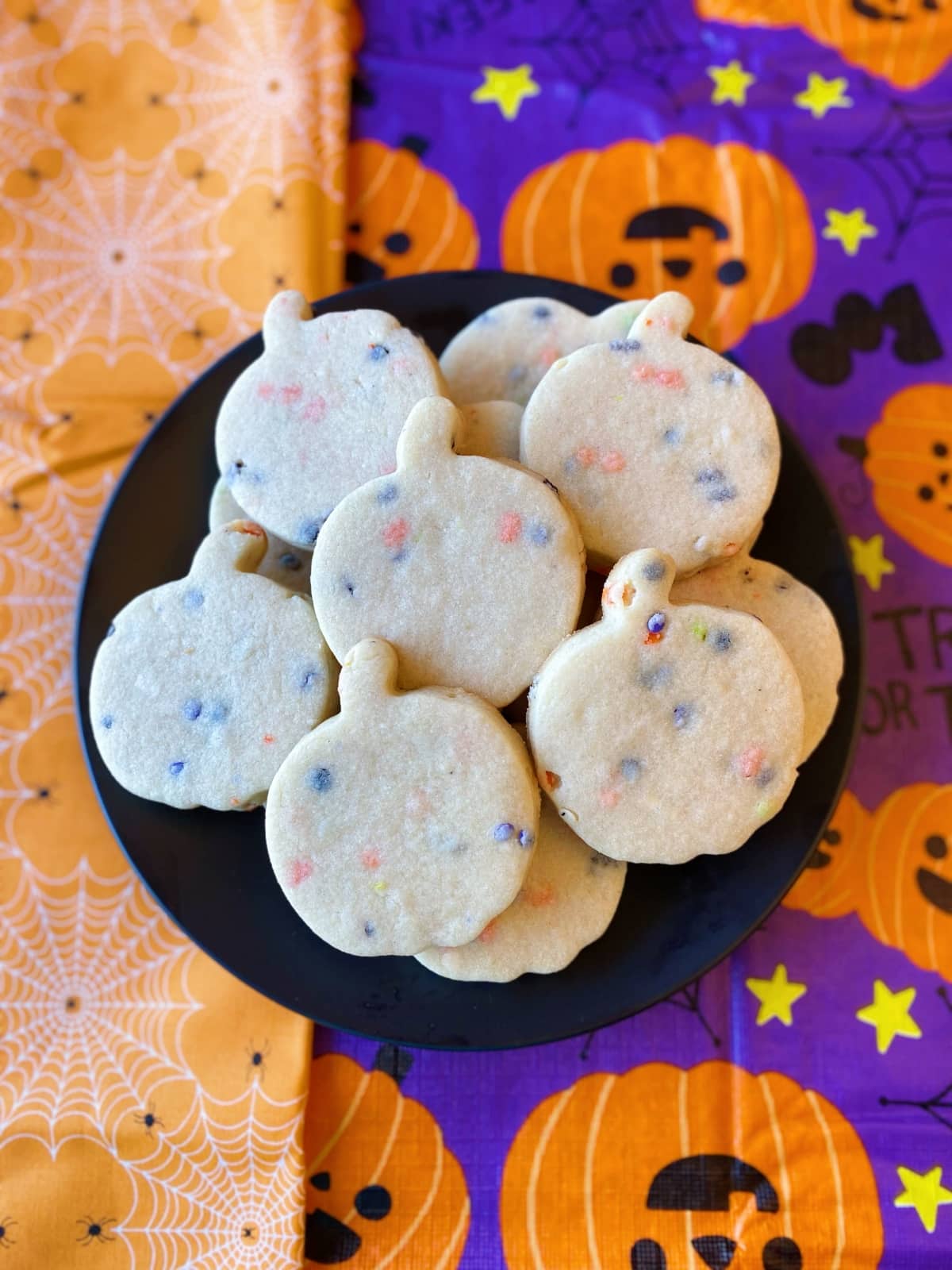 Spooktacular Halloween Sugar Cookies: Sweet Treats for a Scary Good Time