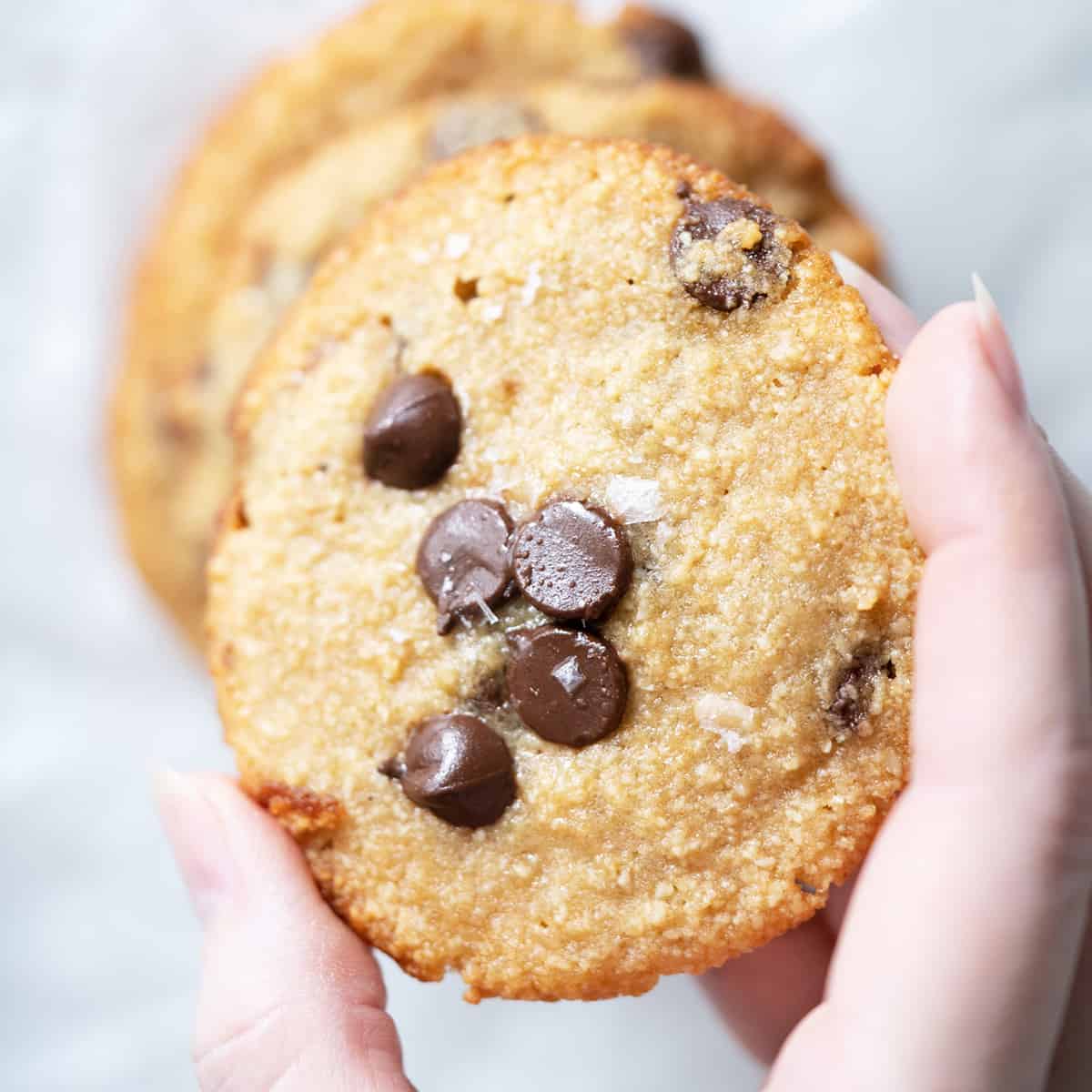 Delicious Keto Chocolate Chip Cookies: Indulge in Low-Carb Bliss!