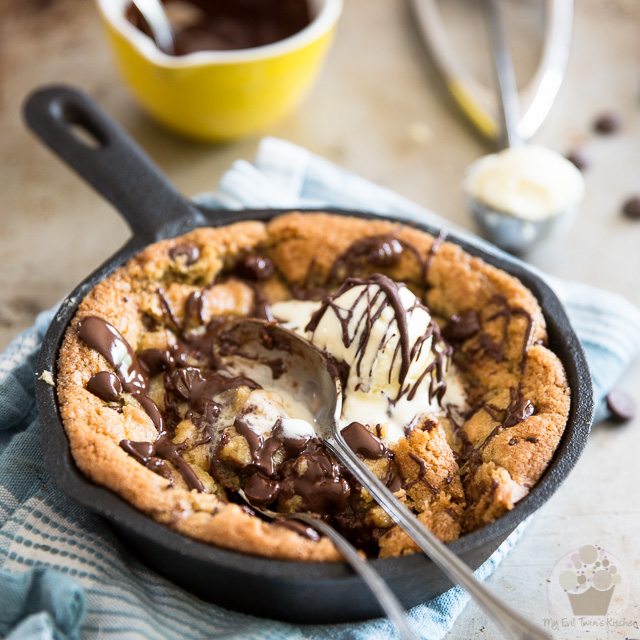 skillet chocolate chip cookie