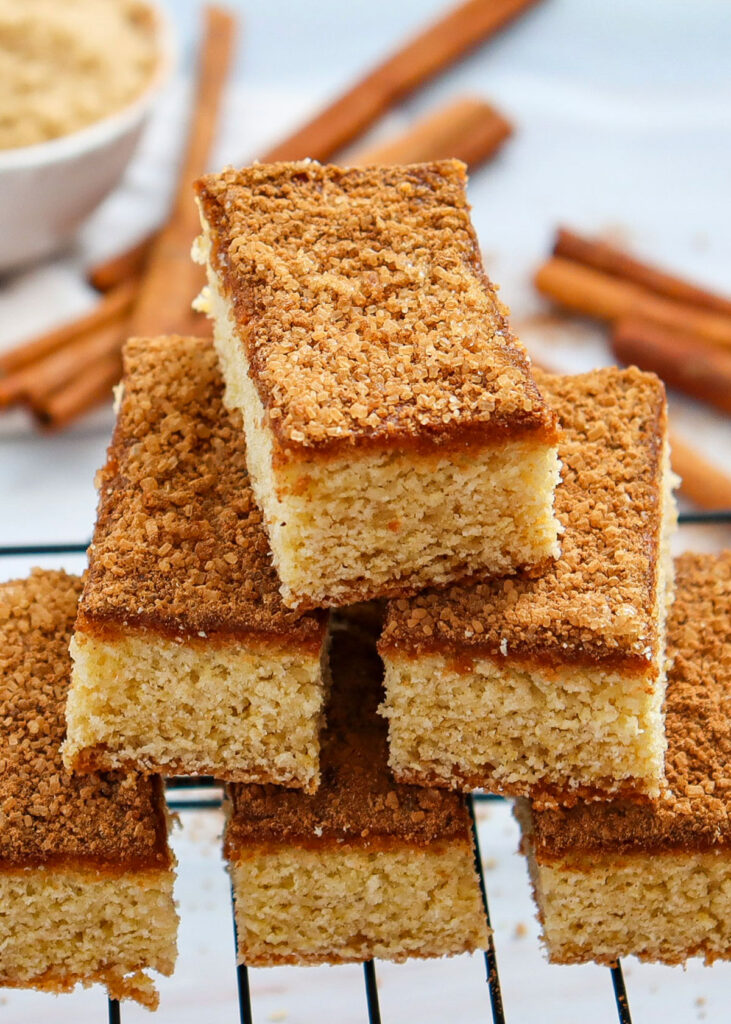 Scrumptious Snickerdoodle Bars: A Cinnamon-Sugar Delight!