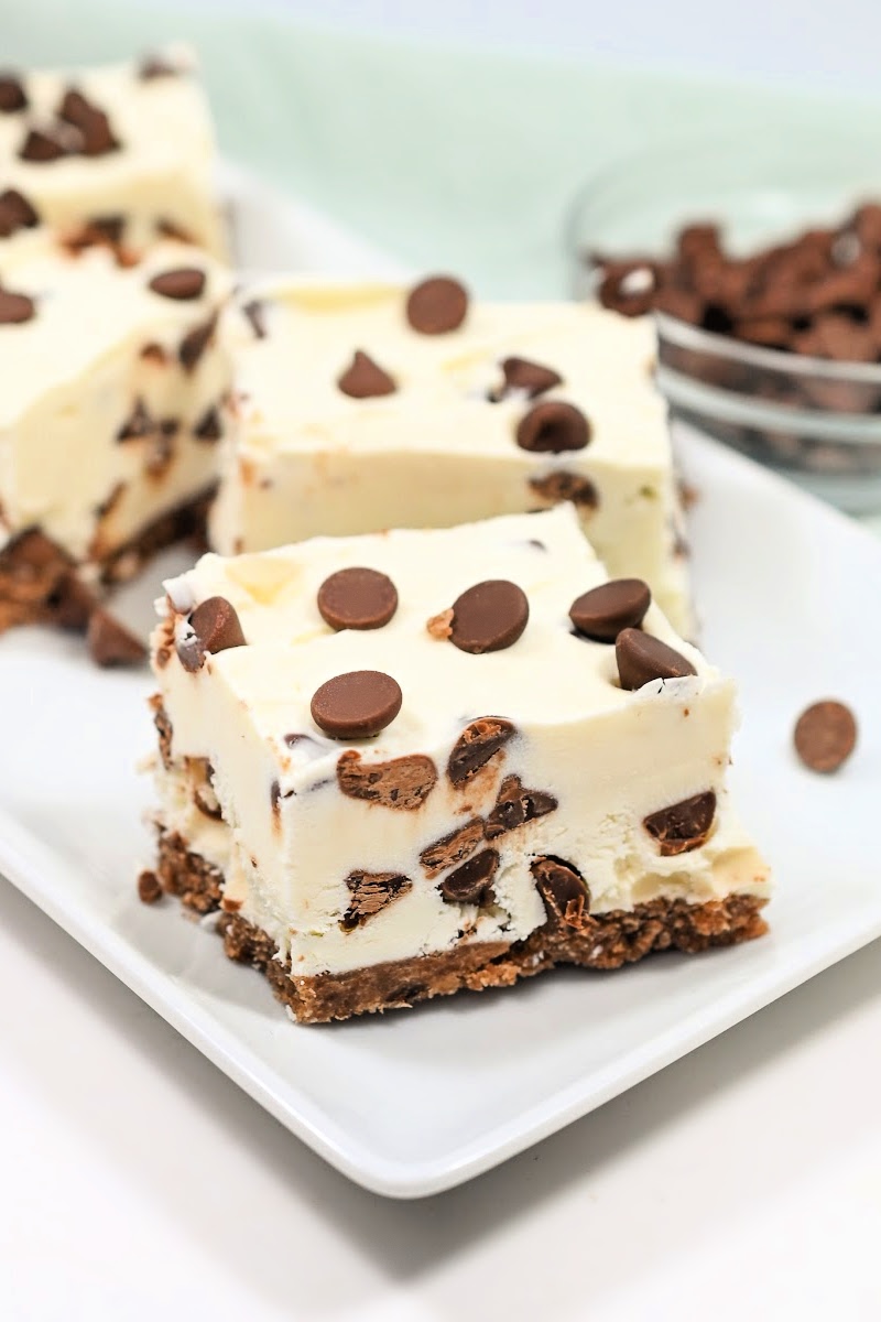 chocolate chip cheesecake bars
